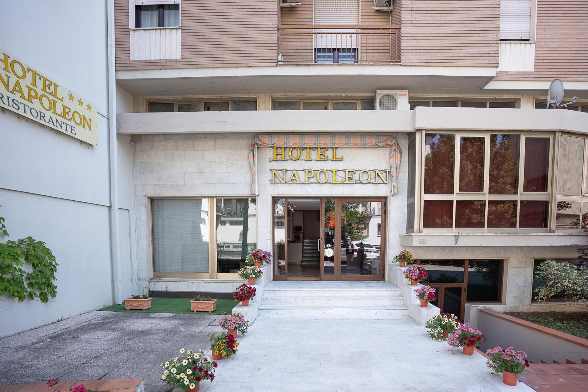 Hotel Napoleon ปอนเตรโมลิ ภายนอก รูปภาพ